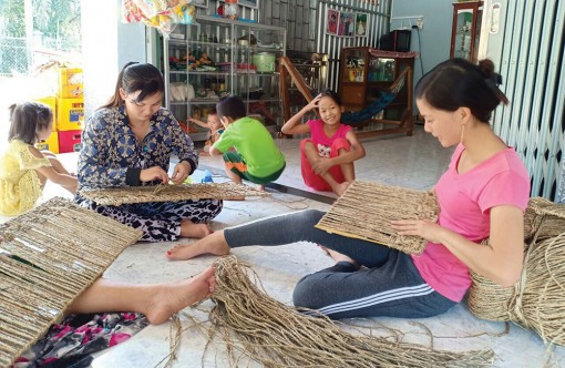 Phụ nữ tương trợ nhau cùng phát triển