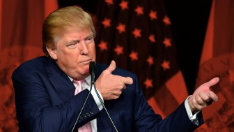 Tổng thống Trump đề xuất siết chặt kiểm soát súng đạn gắn với cải cách nhập cư