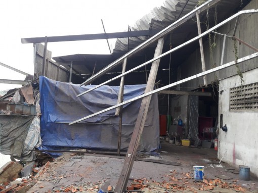 Mưa lớn, lốc xoáy tiếp tục làm sập nhà, tốc mái trên địa bàn TP Cần Thơ