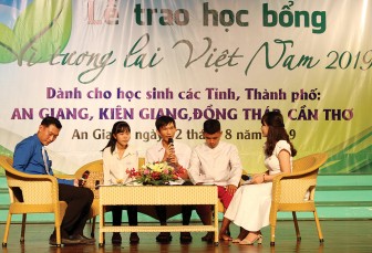 Chắp thêm đôi cánh cho “tương lai Việt”