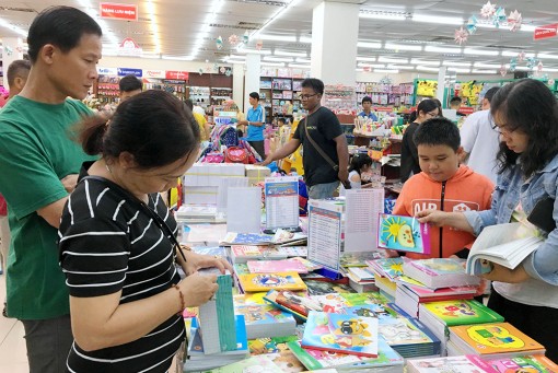 Sôi động thị trường phục vụ năm học mới