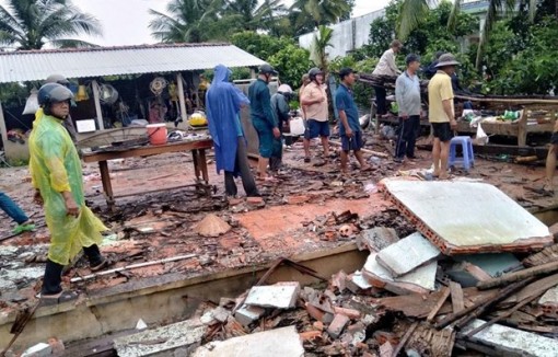 Mưa dông, triều cường gây thiệt hại nặng tại Sóc Trăng