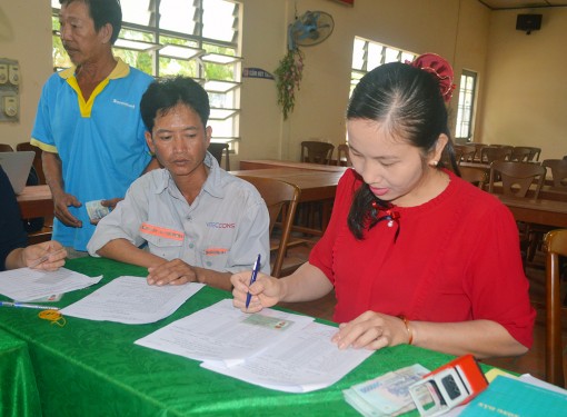 Hội Nông dân tỉnh hỗ trợ vốn cho nông dân chăn nuôi bò thịt