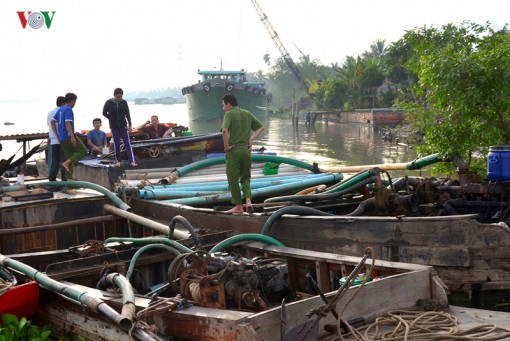 Bến Tre xử phạt 3 tỷ đồng với tàu khai thác cát trái phép