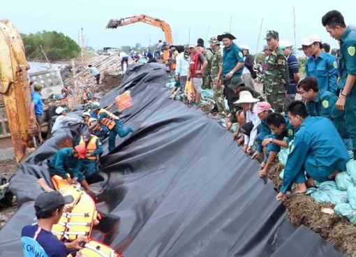 Cà Mau ban hành tình huống khẩn cấp sạt lở đê biển Tây