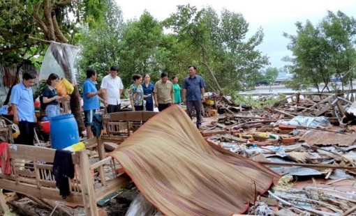 Ban bố tình huống khẩn cấp sạt lở đê biển Tây Cà Mau