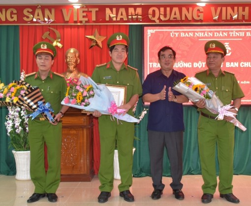 Bạc Liêu: Khen thưởng Ban chuyên án triệt phá băng nhóm tội phạm nguy hiểm