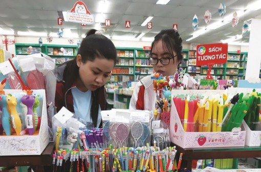 Sôi động thị trường năm học mới