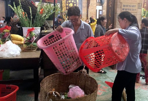 Chăm lo cho người lao động tại miếu Bà Chúa Xứ núi Sam