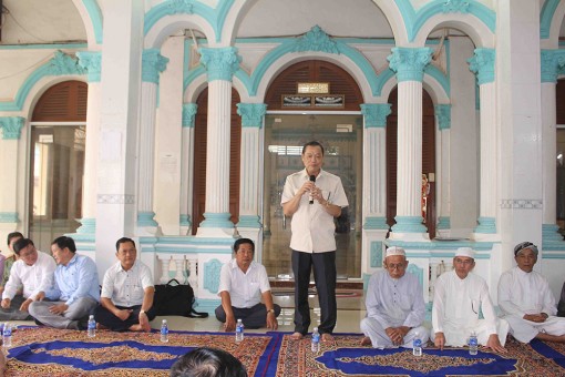 Phó Bí thư Thường trực Tỉnh ủy Võ Anh Kiệt thăm và chúc mừng Tết Roya Haji đồng bào Chăm Tân Châu