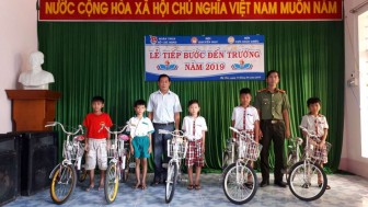 206 học sinh xã Mỹ Đức được “Tiếp bước đến trường”