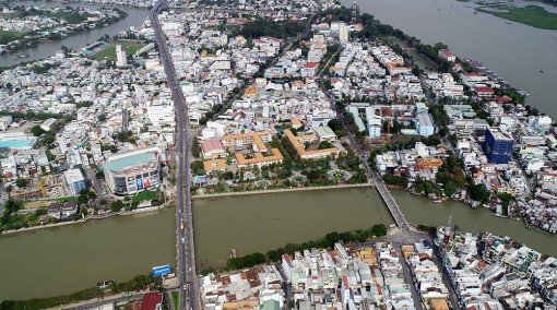 6 giờ, ngày 17-8, diễn ra Giải đua xuồng Báo An Giang, tại đoạn sông từ cầu Duy Tân đến cầu Hoàng Diệu