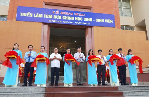 Khai mạc triển lãm tem bưu chính học sinh - sinh viên năm 2019