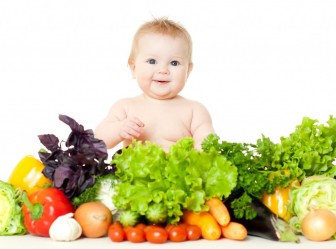 Cho bé ăn trái cây thay rau, liệu có ổn?