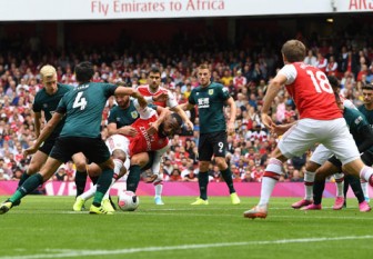 Arsenal 2-1 Burnley: Ceballos lập cú đúp kiến tạo, Arsenal tạm lên ngôi đầu bảng