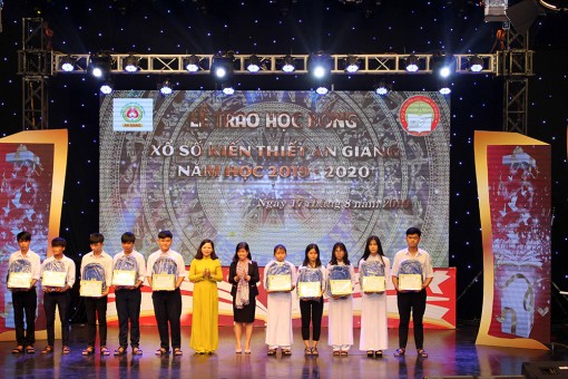110 học sinh được  nhận học bổng Xổ số kiến thiết An Giang (đợt 1) năm học 2019 – 2020