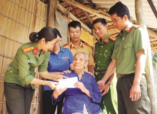 Lấy sự hài lòng của người dân làm thước đo phục vụ