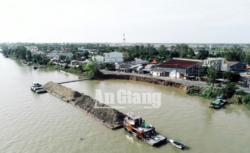 Đoạn sạt lở QL.91 qua xã Bình Mỹ tiếp tục xuất hiện vết nứt