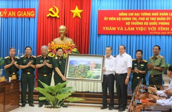 Bộ trưởng Bộ Quốc phòng Ngô Xuân Lịch làm việc với tỉnh An Giang