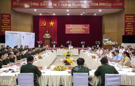 Bộ trưởng Bộ Quốc phòng Ngô Xuân Lịch thăm và làm việc tại Kiên Giang