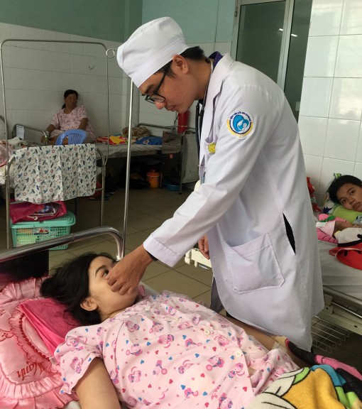 Hút 4.000ml dịch mủ trong ổ bụng sản phụ bị viêm ruột thừa vỡ hoại tử