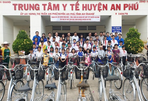 An Phú: Tặng 40 xe đạp cho học sinh nghèo học giỏi