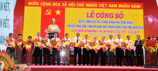Thoại Sơn công bố quyết định đạt chuẩn nông thôn mới và kỷ niệm 40 năm ngày tái lập huyện