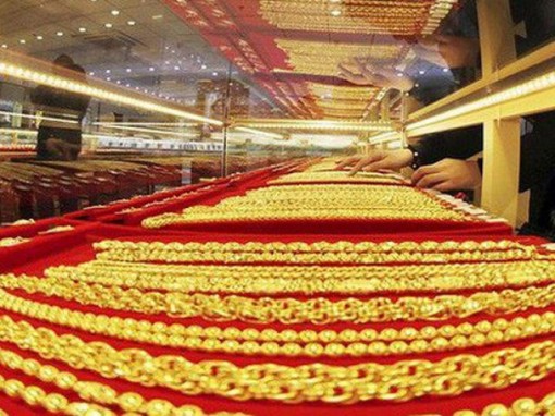 Giá vàng đầu tuần tăng dựng đứng