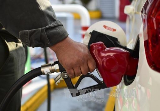 Giá dầu châu Á giảm gần 2% trong phiên sáng 26-8