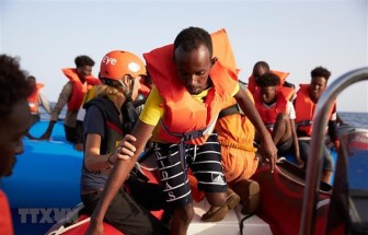 Vấn đề người di cư: Pháp giải cứu 22 người tại eo biển Manche