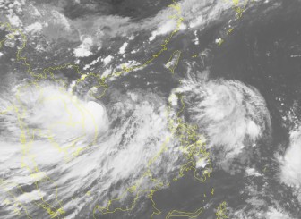 Sáng mai, bão số 4 đổ bộ vào đất liền từ Nghệ An đến Quảng Bình