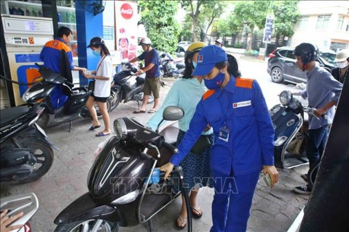 Xăng RON 95 giảm nhẹ còn 20.330 đồng/lít