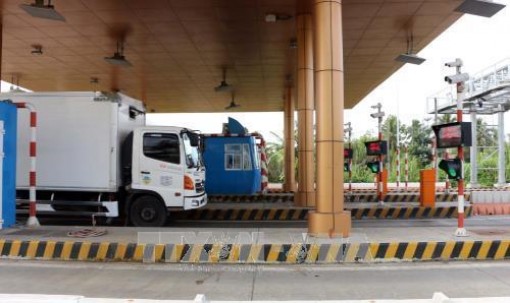 Trạm thu phí cầu Rạch Miễu xả trạm để giải tỏa ùn tắc trên Quốc lộ 60