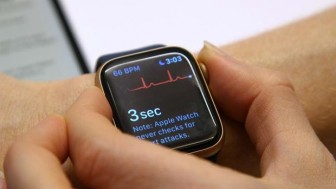 Apple cảnh báo và sửa miễn phí một số mẫu Apple Watch bị nứt màn hình