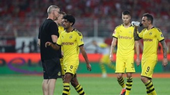 Dortmund thua thảm trước tân binh, Bayern thắng 'hủy diệt'