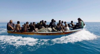 Hải quân Hoàng gia Maroc cứu hơn 200 người di cư bất hợp pháp