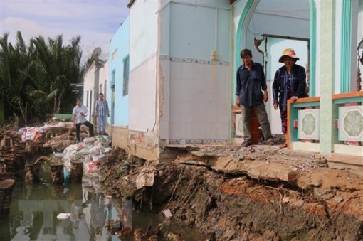 Sóc Trăng: Sạt lở nhấn chìm 9 căn nhà xuống sông Rạch Vọp