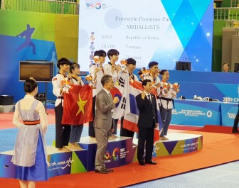 Hứa Văn Huy và Châu Tuyết Vân giành huy chương bạc tại Đại hội Võ thuật thế giới Chungju 2019