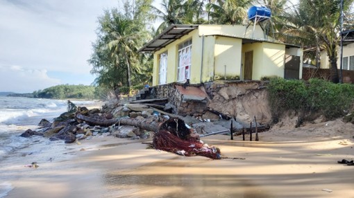 Vừa thoát ngập 'lịch sử', Phú Quốc lại sạt lở bờ biển