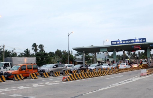 Trạm thu phí cầu Rạch Miễu xả hơn 3 tiếng để tránh ùn tắc kéo dài