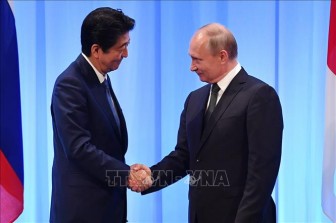 Thủ tướng Nhật Bản thăm Nga nhằm thúc đẩy đối thoại về hiệp ước hòa bình