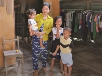 Người phụ nữ Khmer một mình nuôi 3 con nhỏ