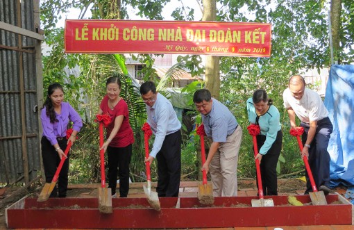 Phường Mỹ Quý: Khởi công xây dựng nhà Đại đoàn kết cho hộ cận nghèo