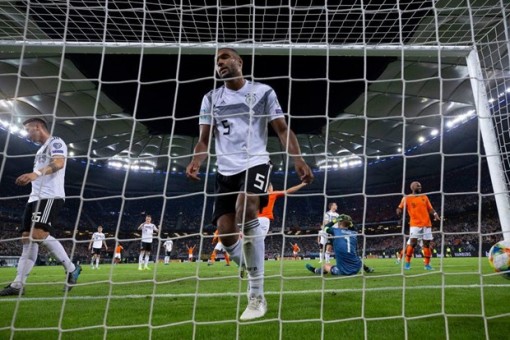 Đội hình nào cho Joachim Loew sau trận thua đội tuyển Hà Lan?