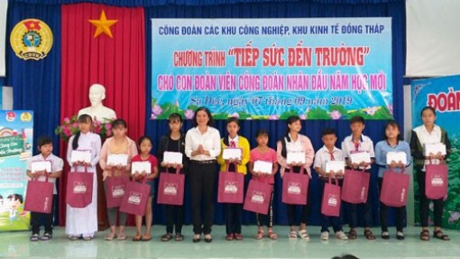 Đồng Tháp: Tiếp sức đến trường cho con đoàn viên, công nhân