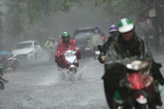Bắc Bộ mưa lớn, Trung Bộ tiếp tục nắng nóng