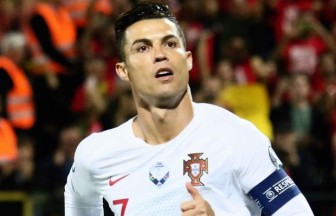 Cận cảnh Ronaldo lập 'poker,' thiết lập nên hàng loạt kỷ lục