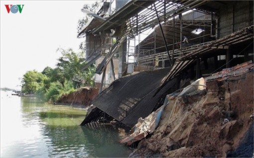 Sạt lở bủa vây Đồng bằng sông Cửu Long