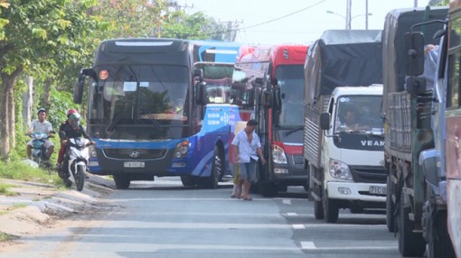 Vĩnh Long: Phà 200 tấn bị hư, bến phà Đình Khao kẹt cứng
