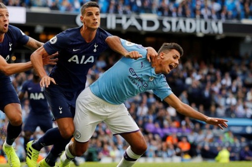 Trọng tài nhận sai, Man.City tiếc rẻ vì mất ngôi đầu